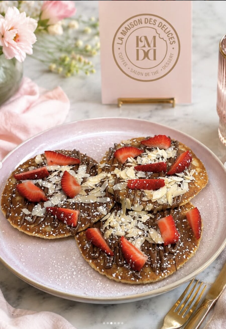 Trio de crêpes au Nutella, amandes effilées et fraises